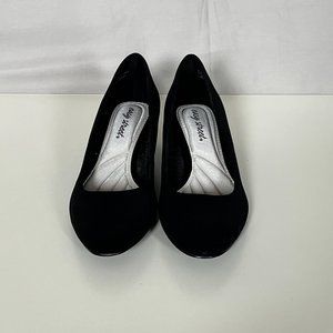 Easy Street Women's Black Suede Prim Pump NEW